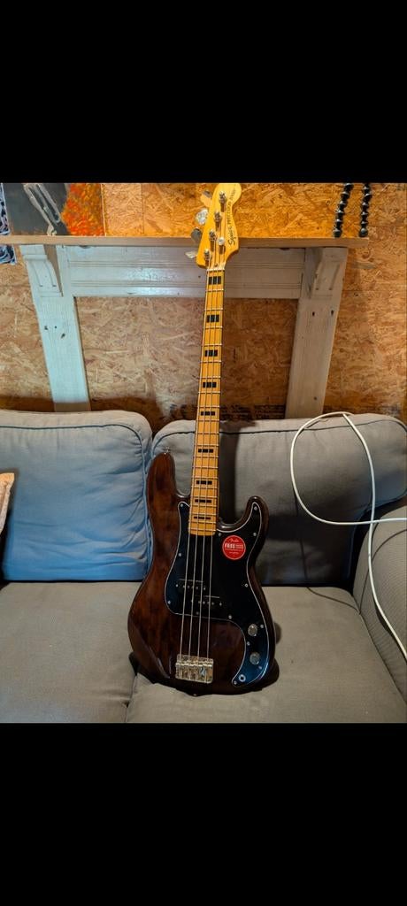 Basse squier précision, Musique & Instruments, Instruments à corde | Guitares | Basses, Enlèvement