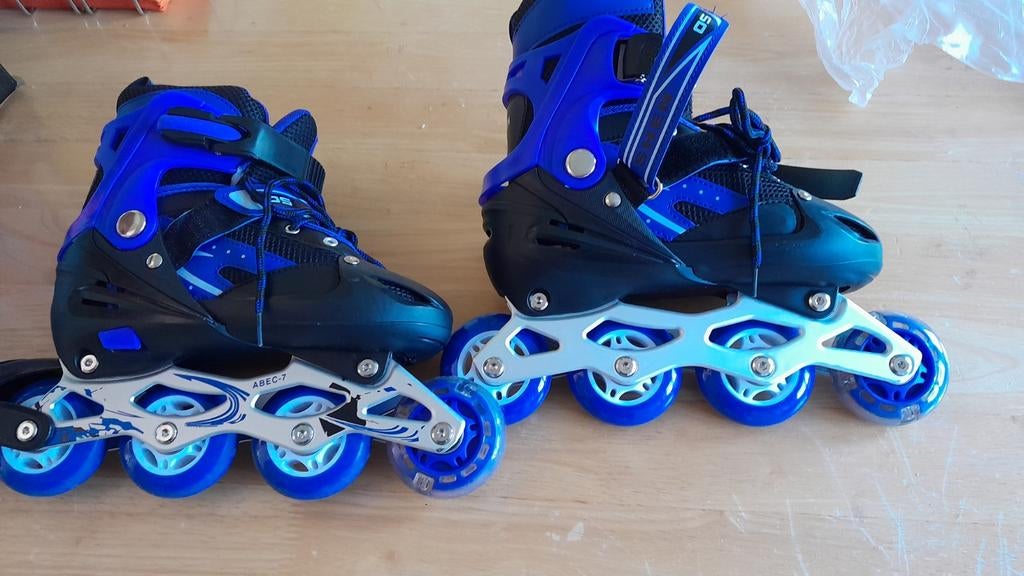 Rollers taille 35/38 bleu roi avec roues qui s allument , n, Sport en Fitness, Skeelers, Ophalen