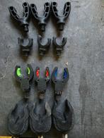 Chemise rouge, oreilles chicots, pendentifs, Enlèvement