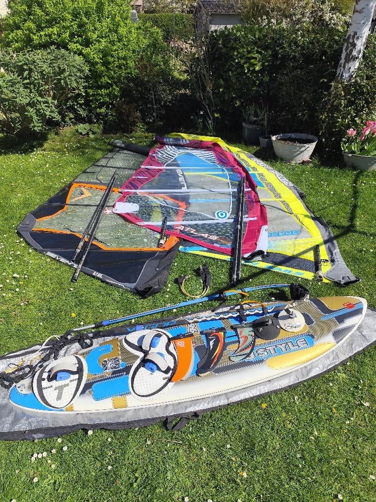 Matériel planche à voile complet., Watersport en Boten, Windsurfen, Gebruikt, Complete set, Minder dan 250 cm, Met vin(nen), Met draagtas