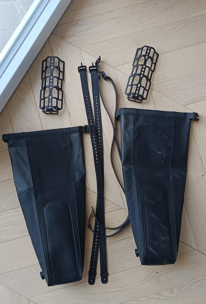 Sacoches vélo tailfin Mini Panniers 5L + cargo cage Wolftool, Enlèvement ou Envoi