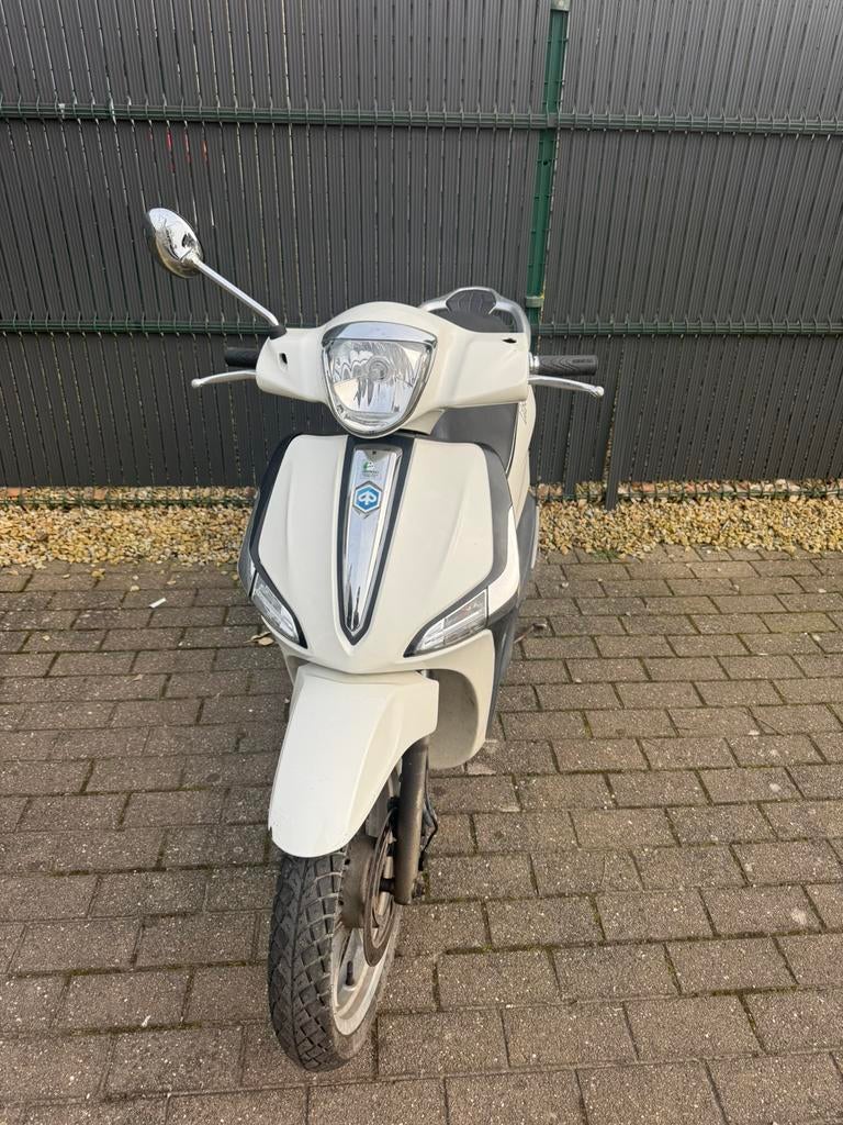 PIAGGIO FLY CLASSE A ROULE PARFAITEMENT POUR 575€!, Enlèvement, Utilisé, Fly, Essence