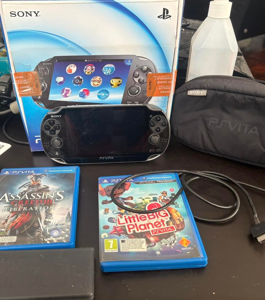 Sony PlayStation Vita OLED in doos + 2 Games & Case+SD kaart, Consoles de jeu & Jeux vidéo, Consoles de jeu | Sony PlayStation Vita