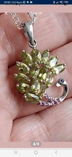 Pendentif en argent massif avec peridots et grenat, Neuf, Vert, Avec pierre précieuse, Animal