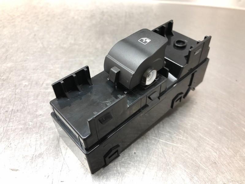 RAAMSCHAKELAAR Hyundai i30 Fastback (PDEBA / PEDBC), Gebruikt, Hyundai