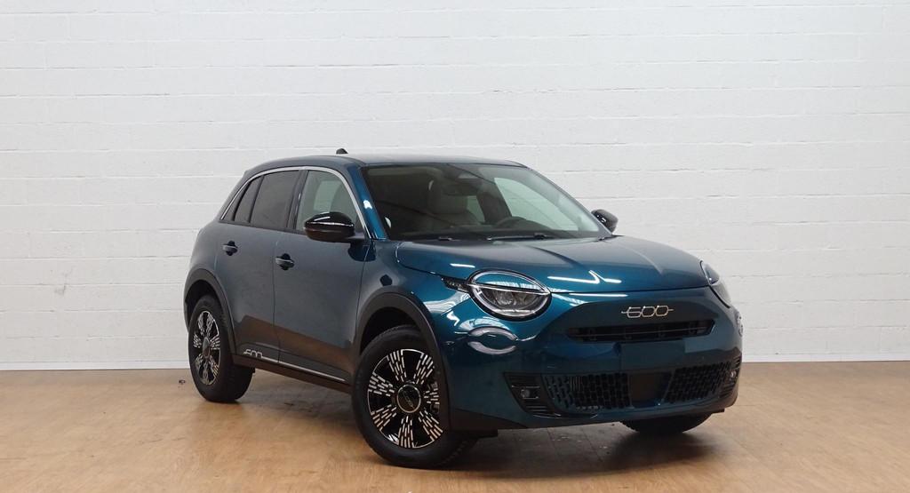 Fiat 600 1.2 Hybrid 145cv DCT La Prima, Auto's, Stof, 110 g/km, 620 kg, https://public.car-pass.be/vhr/087abae6-b040-47f4-9891-2297419d8f29