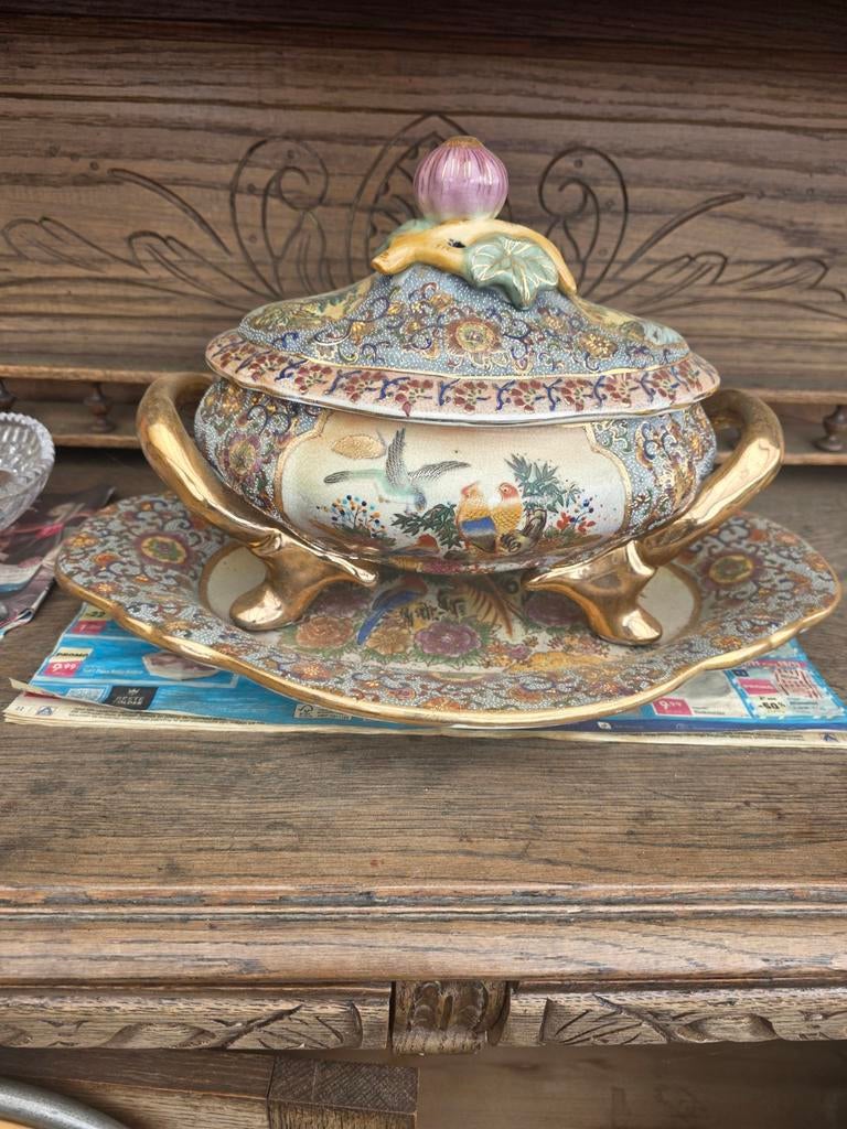 Antieke schaal met pot en deksel, Ophalen