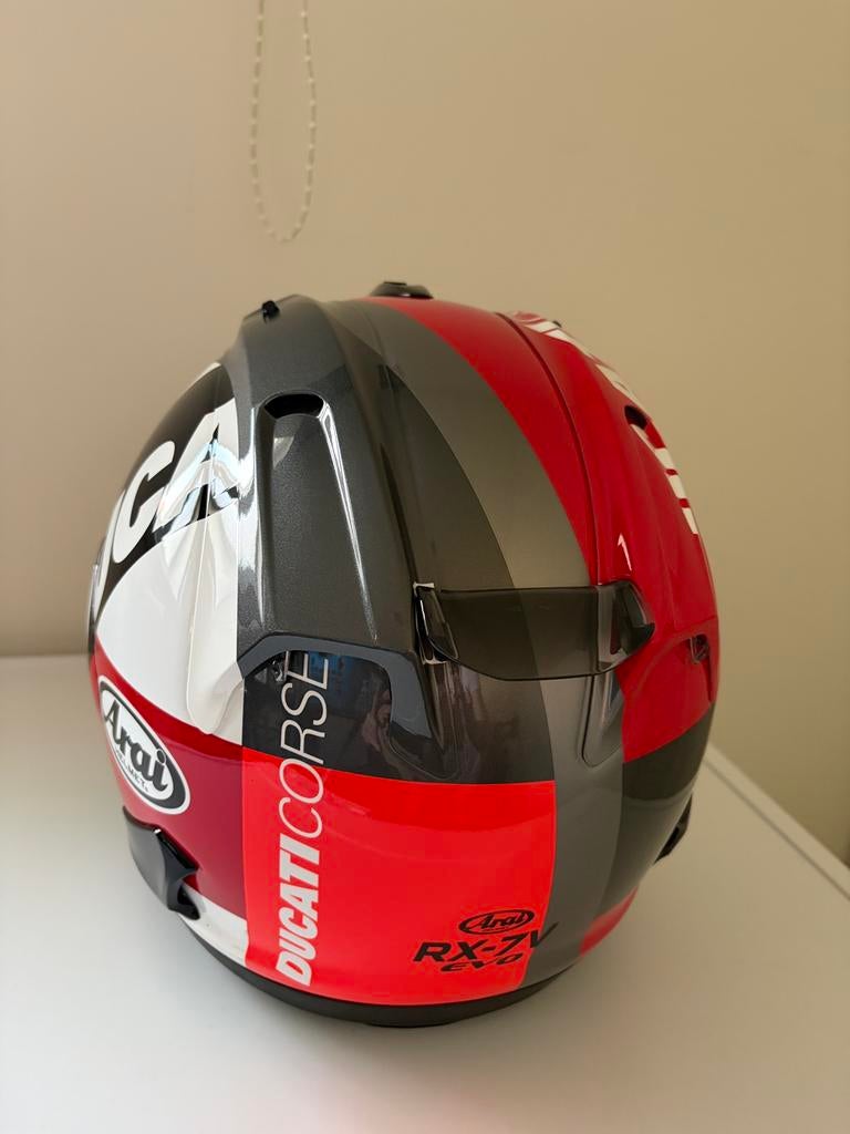 Ducati corse uitrusting, Motoren, Ophalen, Arai