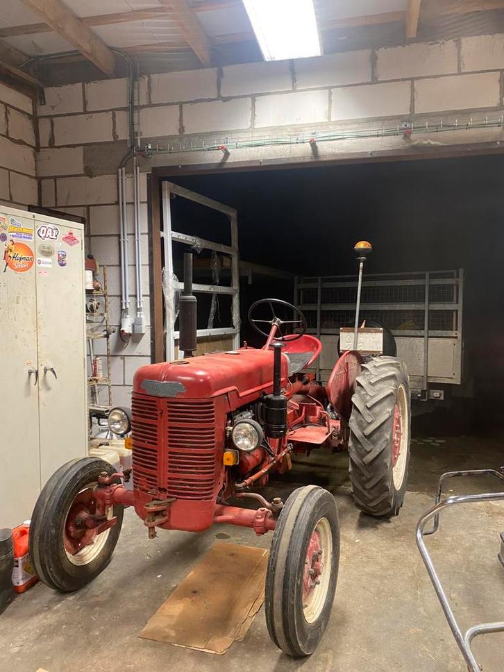 Tractor international farmal diesel oldtimer 1958, Articles professionnels, Agriculture | Tracteurs, jusqu'à 80 ch, Enlèvement ou Envoi