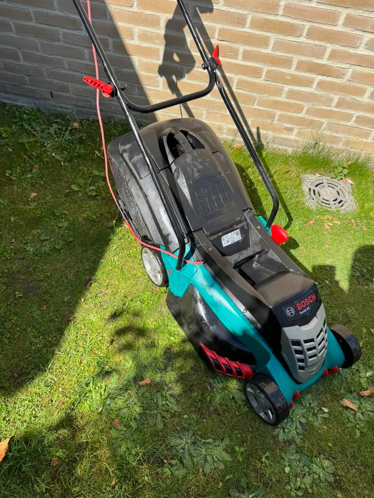 Bosch Rotak 42 Elektrische Grasmaaier (1800W), Jardin & Terrasse, Tondeuses à gazon, Utilisé, Tondeuses à gazon électriques, Démarrage électrique