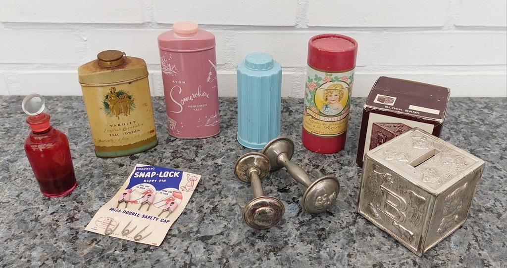 Lotje baby poeder en rammelaars, Ophalen of Verzenden