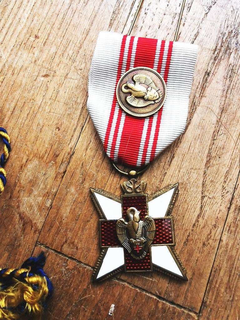 Medaille van Verdienste van het Belgische Rode Kruis. , Postzegels en Munten, Penningen en Medailles, Brons, Ophalen of Verzenden