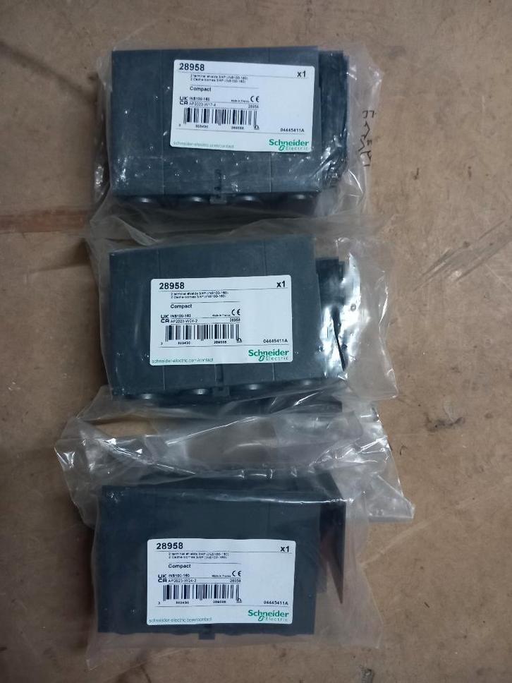 Schneider Electric Afdekkappen 28958, Bricolage & Construction, Électricité & Câbles, Neuf, Autres types, Enlèvement ou Envoi