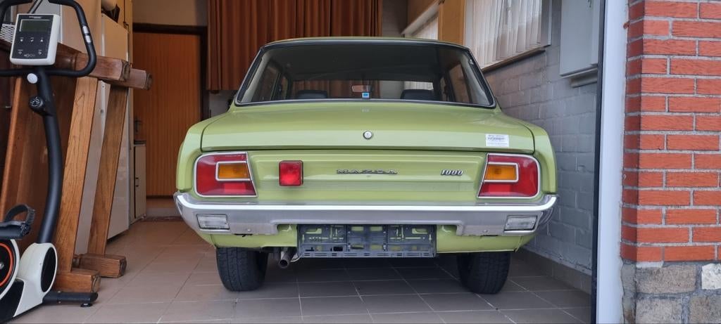 Mazda 1000 1977 oldtimer, Autos, Mazda, Achat, Boîte manuelle, Noir, Particulier
