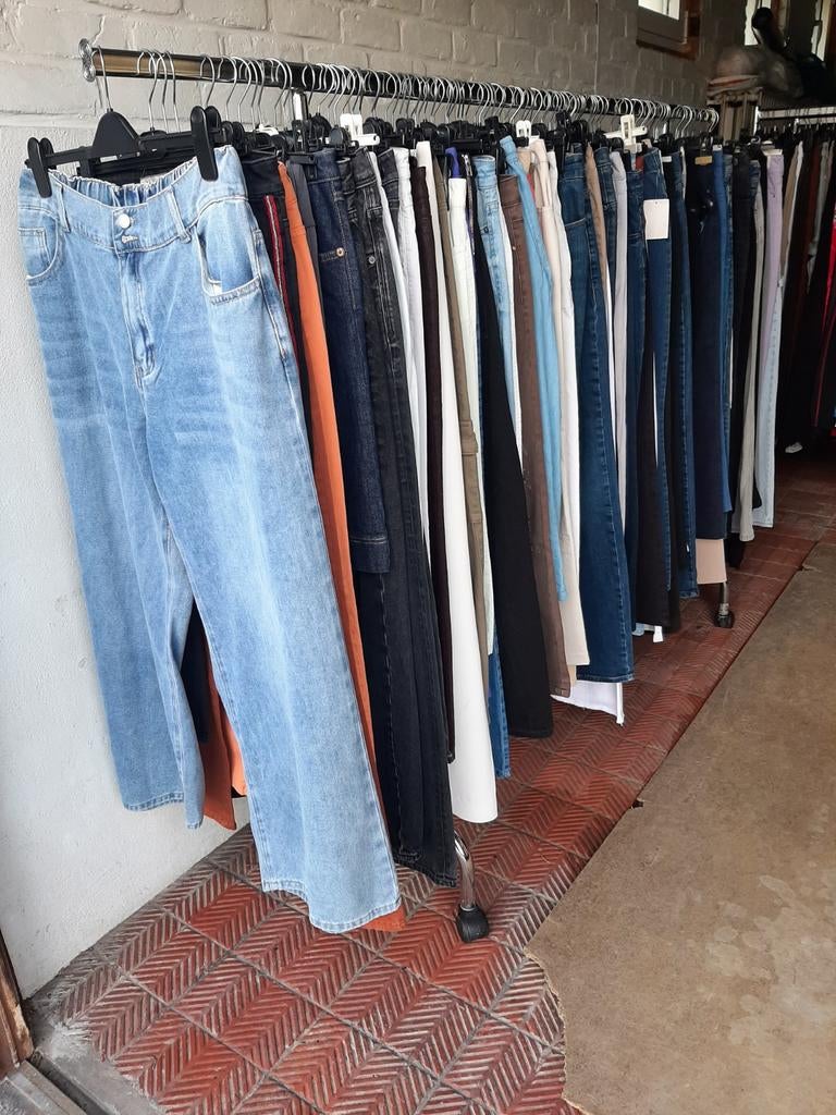 125 pantalons pour femmes toutes tailles 4€/pièce ou 150€/50, Enlèvement ou Envoi, Comme neuf