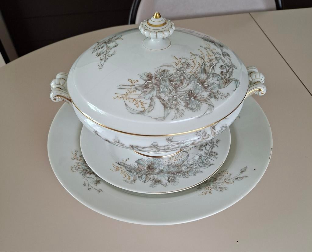 Porseleinen feestservies, Ophalen