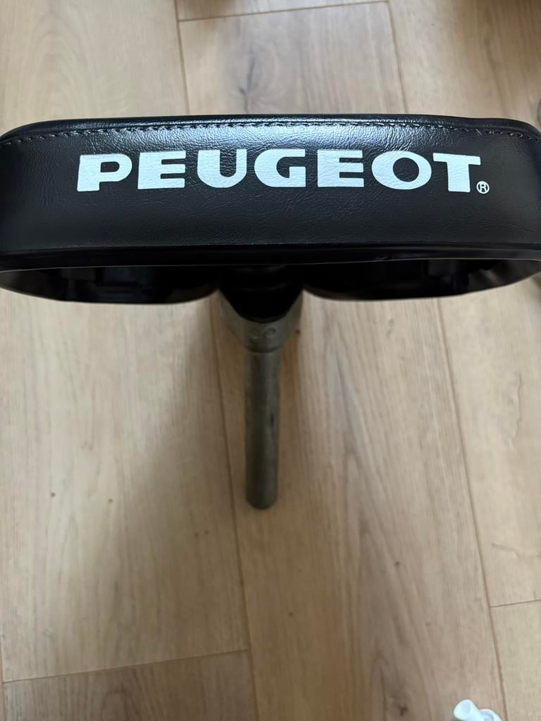 Peuguot 103 Nieuwe originele stoel, Vélos & Vélomoteurs, Pièces de cyclomoteur | Puch, Enlèvement ou Envoi, Neuf