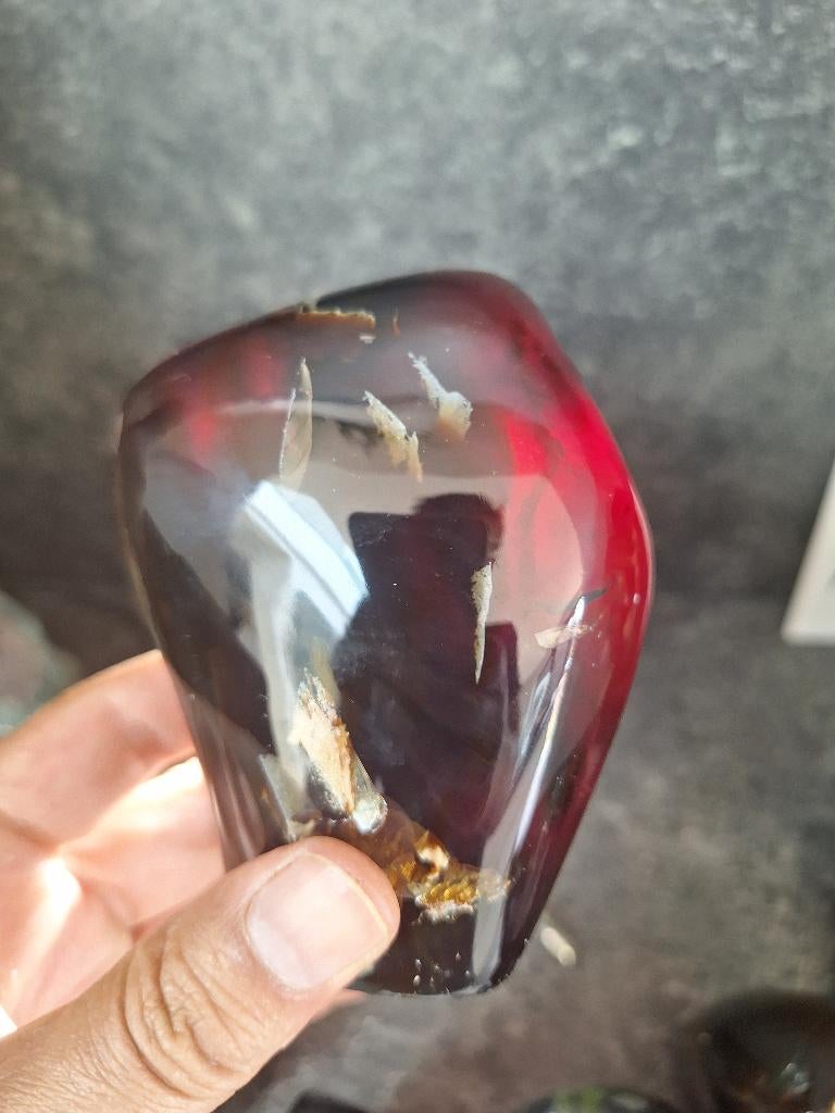 Ambre indonésien WOW ! 301 grammes ! Du bleu, pas d'UV !, Enlèvement ou Envoi, Fossile