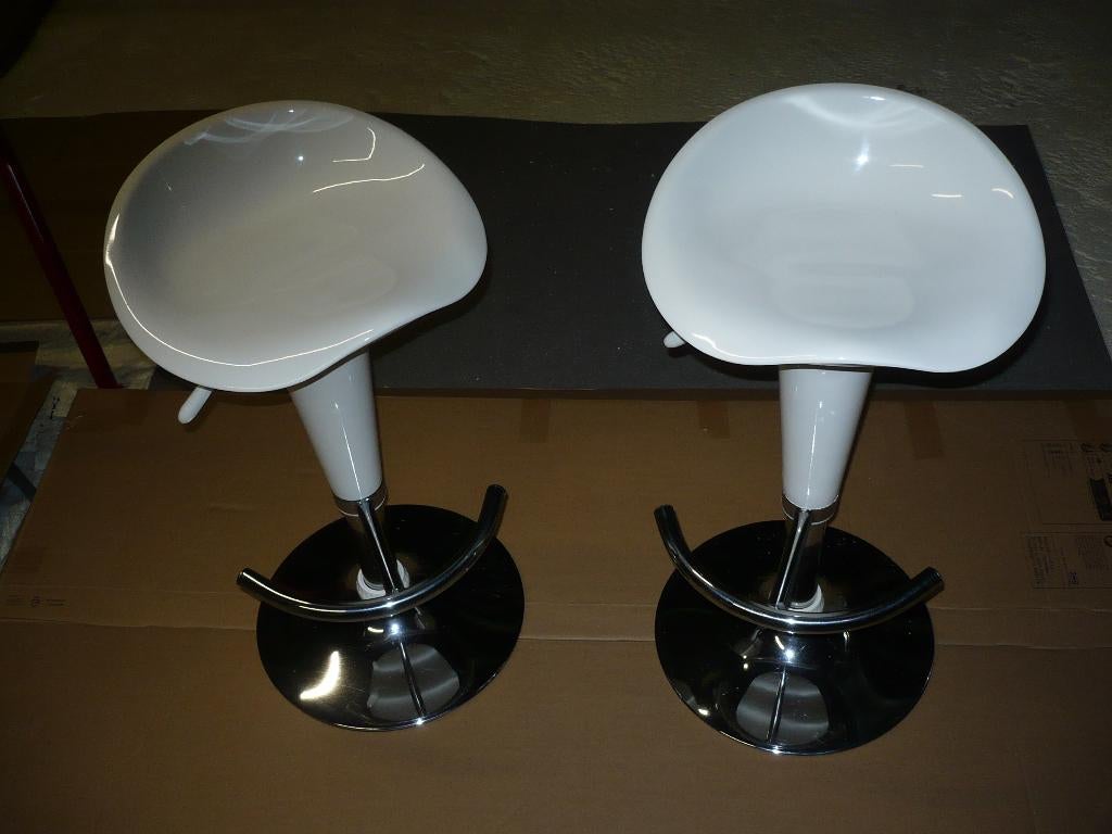 2 tabourets de bar blancs, 2 tabourets, Synthétique, Enlèvement, Utilisé