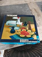 Vleesmolen Bialetti, Ophalen