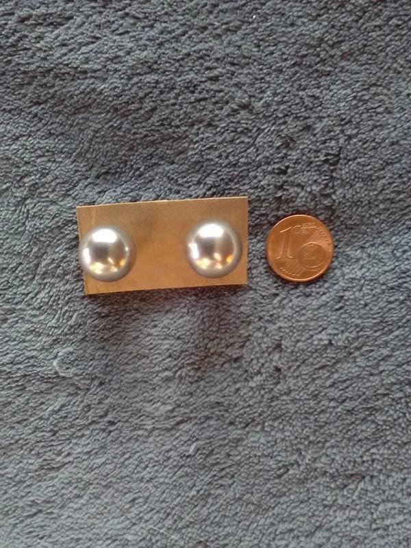 Boucles d'oreilles style perles grises, Bijoux, Sacs & Beauté, Boucles d'oreilles, Gris, Enlèvement ou Envoi, Autres matériaux