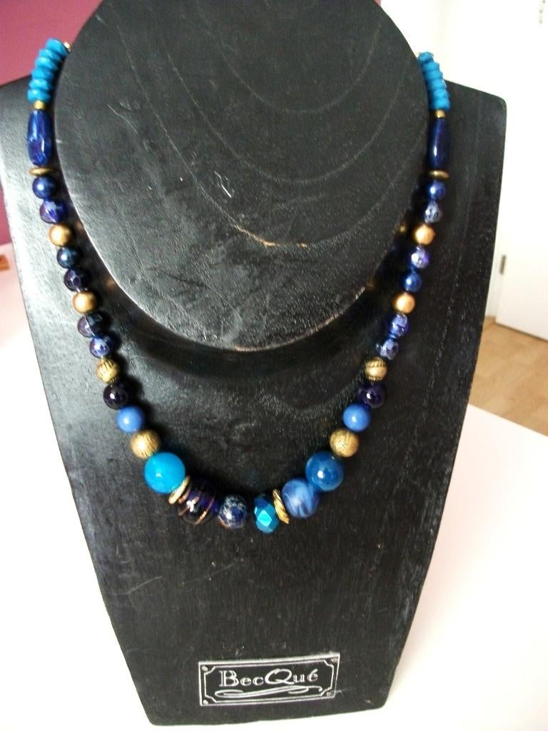 Te koop: Nieuw! Mooi fijn blauw kettinkje., Bijoux, Sacs & Beauté, Colliers, Enlèvement, Neuf, Bleu, Pierre ou Minéral