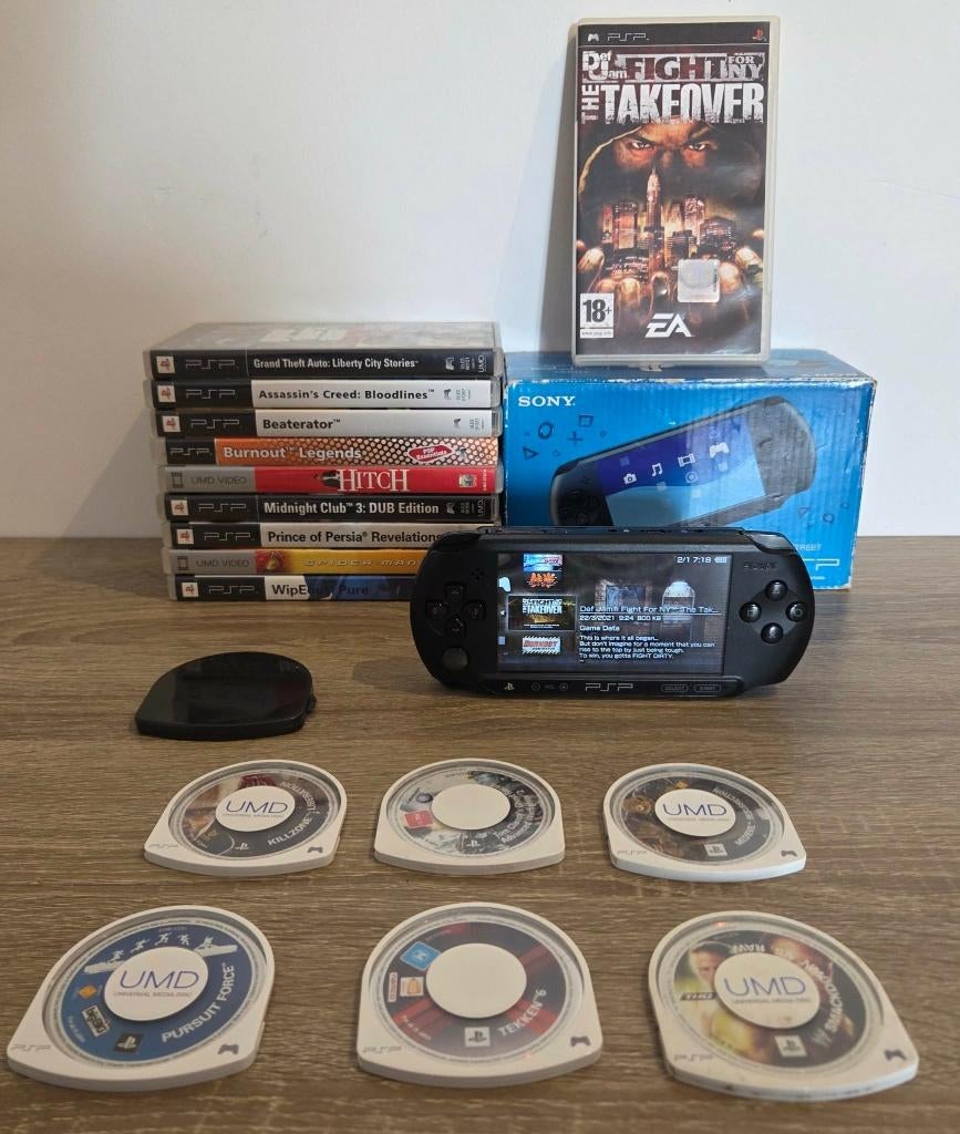 PSP Street Boxed + 16 UMD's + 2GB Memory Card, Consoles de jeu & Jeux vidéo, Autres modèles, Enlèvement ou Envoi, Comme neuf, Avec jeux
