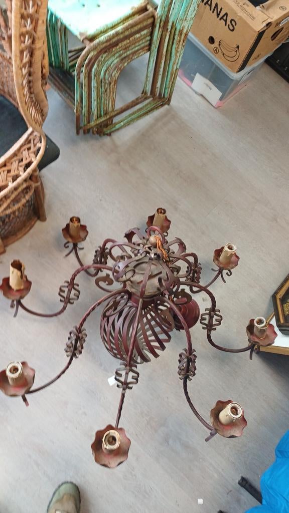 Lustre de château, Enlèvement