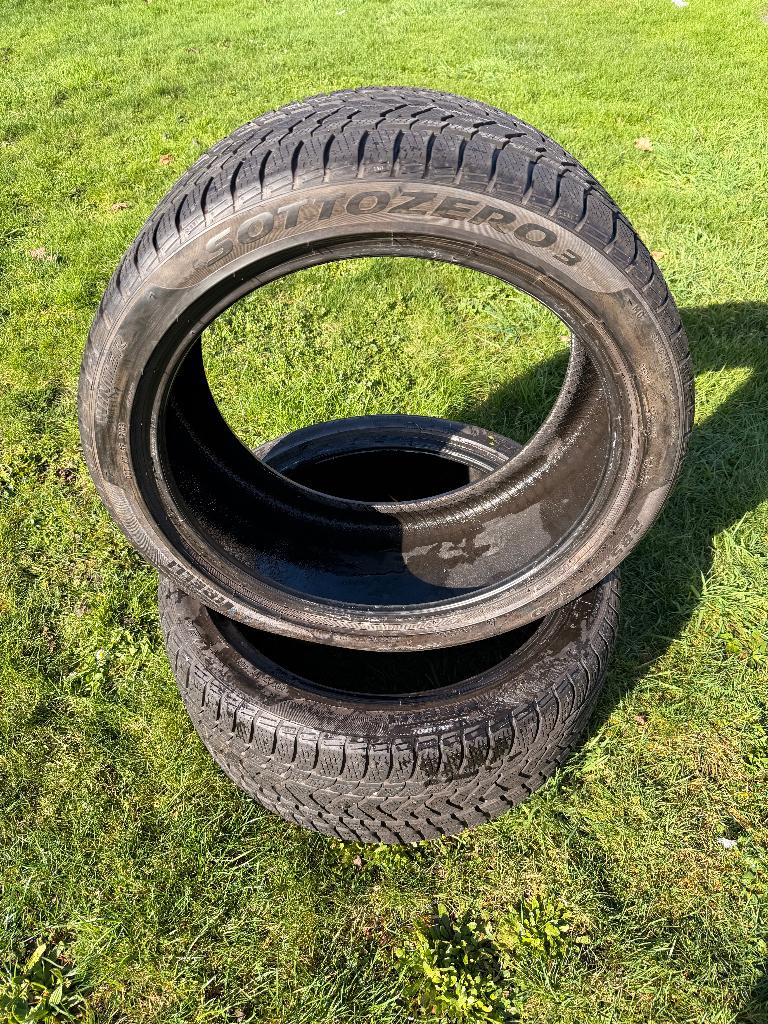 2x 285 35 R20 104V M+S Pirelli SOTTOZERO 3, Ophalen, Zo goed als nieuw