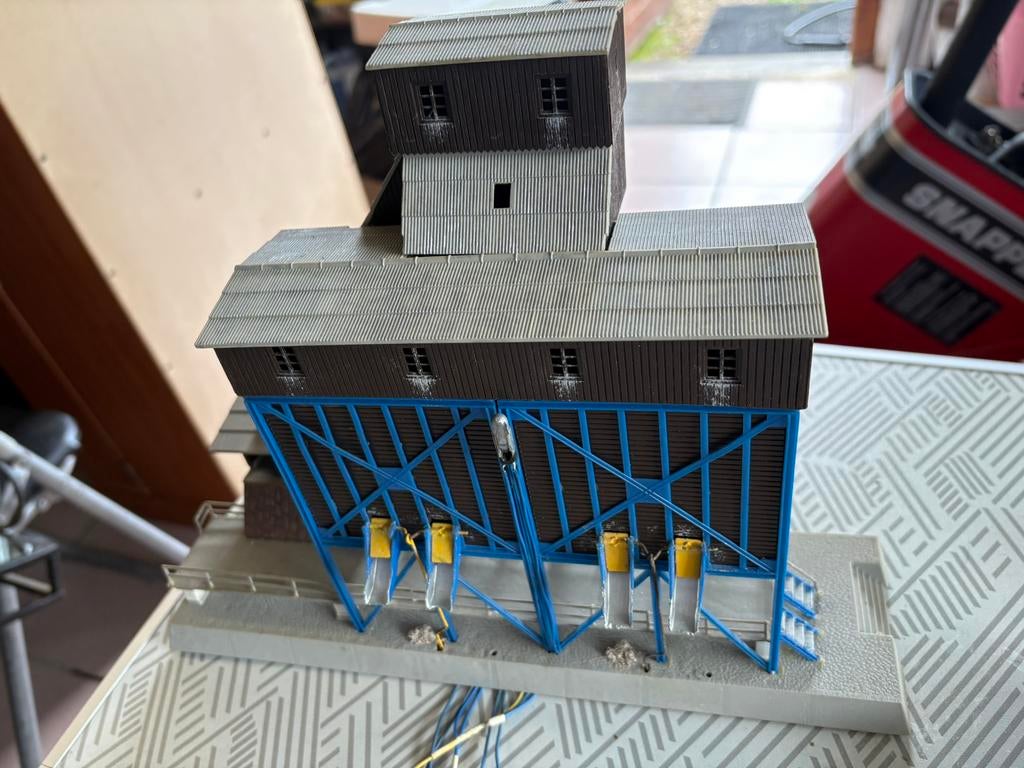 Train HO STATION DE CHARGEMENT DE BASALTE MODELE: Wiad 302 B, Enlèvement, Comme neuf, Pont, Tunnel ou Bâtiment, Autres marques