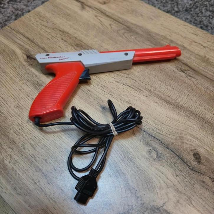 Nintendo NES Zapper NES-005 original Duck Hunt vintage, Consoles de jeu & Jeux vidéo, Consoles de jeu | Nintendo NES, Utilisé