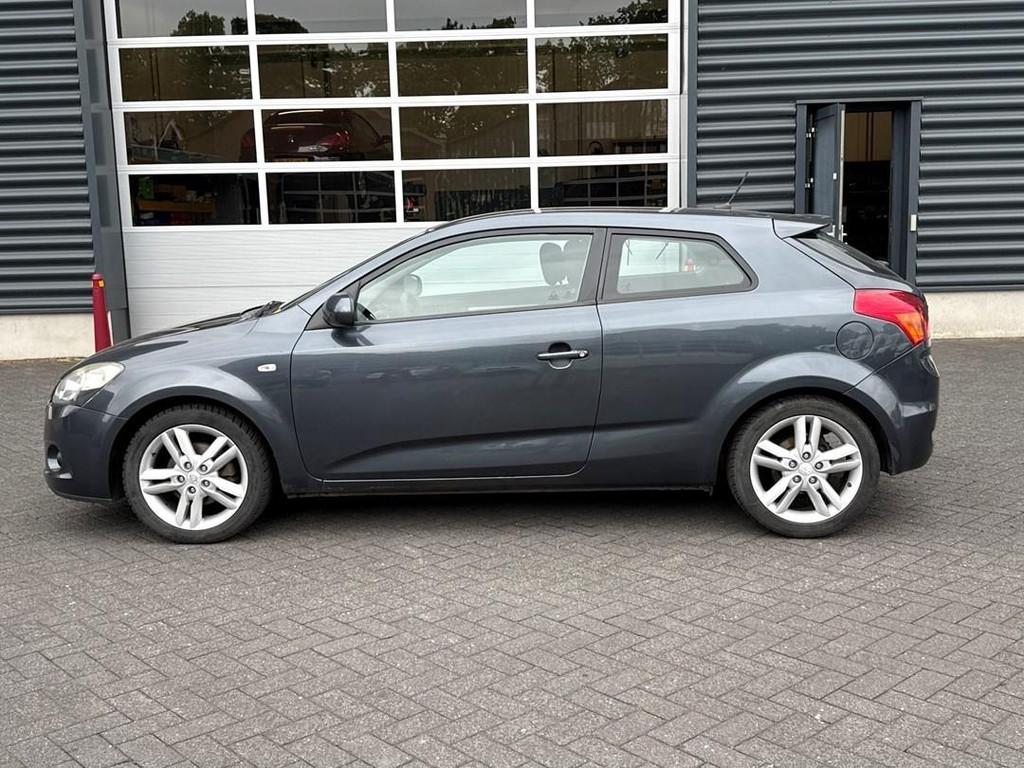 Kia Pro_cee'd 1.4 CVVT X-tra Trekhaak, Airco, Voorwielaandrijving, Euro 5, Start-stop-systeem, Gebruikt