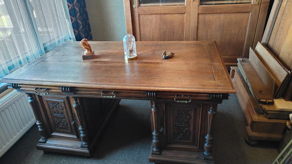 Antieke bureau, Enlèvement