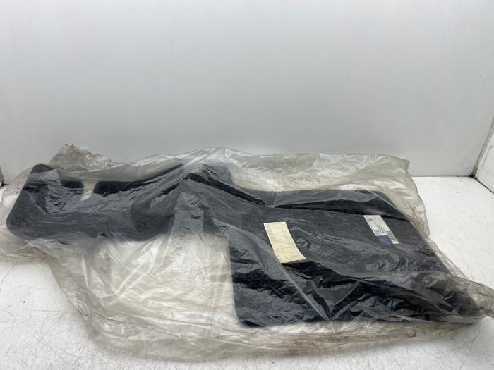 Kit tapis d'un Mercedes Sprinter, Autos : Pièces & Accessoires, Habitacle & Garnissage, Utilisé, 3 mois de garantie, Enlèvement ou Envoi