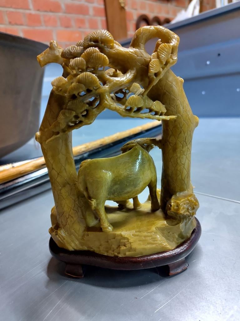 berger et buffle d'eau sous un arbre, Maison & Meubles, Enlèvement