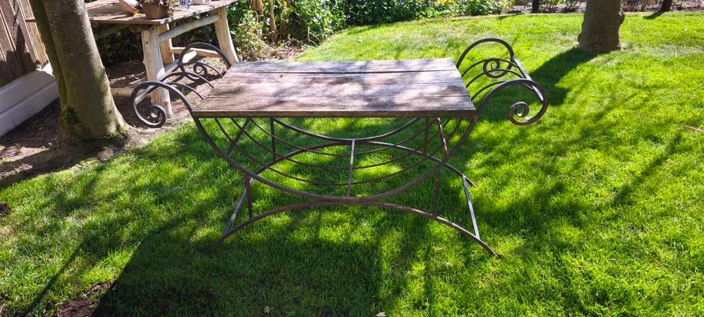 Smeedijzeren tuintafel, Ophalen