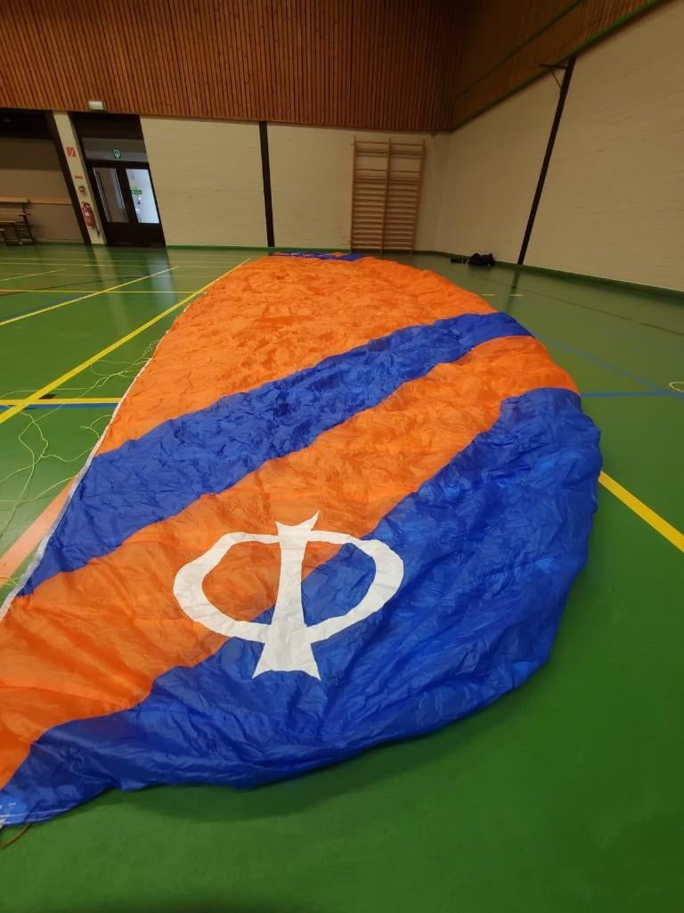 parapente set light EN-A PHI 24 90-120kg - zeer goede staat, Ophalen of Verzenden, Zo goed als nieuw, Complete paraglider