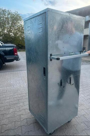 Concourskast/wedstrijdkast/zadelkast op wielen, Dieren en Toebehoren, Ophalen