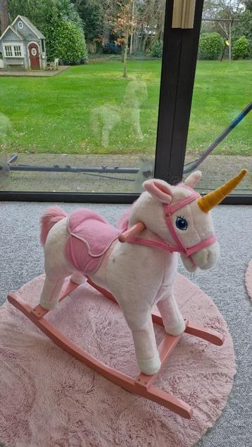 Hobbelpaard unicorn beschikbaar voor biedingen
