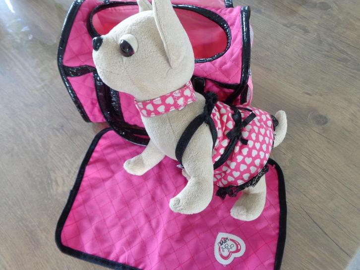 Peluche chien CHI CHI LOVE - Chiuhahua PARIS avec son sac, Kinderen en Baby's, Speelgoed | Knuffels en Pluche, Zo goed als nieuw