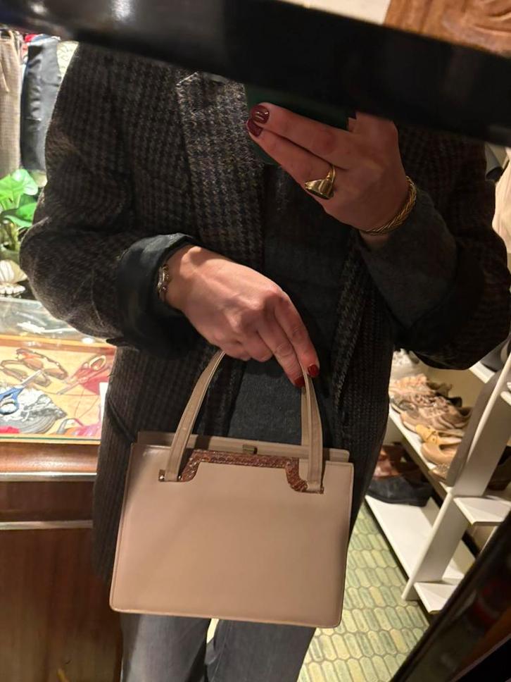 Vintage tasje beige glad leer, Handtassen en Accessoires, Tassen | Damestassen, Beige, Ophalen of Verzenden