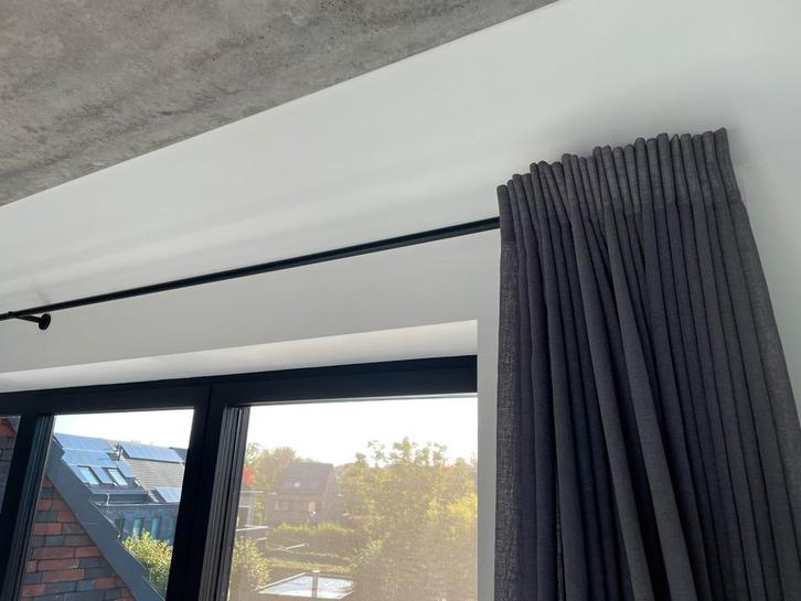 Gordijn met rail, Huis en Inrichting, Stoffering | Gordijnen en Lamellen, Zo goed als nieuw, 200 cm of meer, 200 cm of meer, Grijs