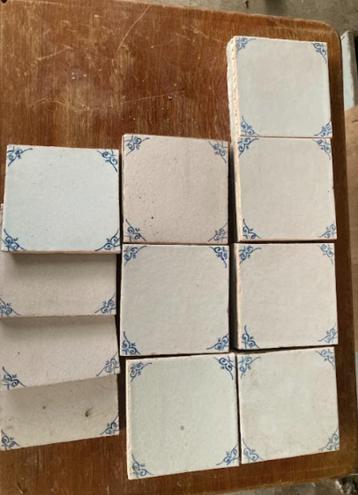 Antieke wit-blauwe wandtegels (110 stuks) beschikbaar voor biedingen