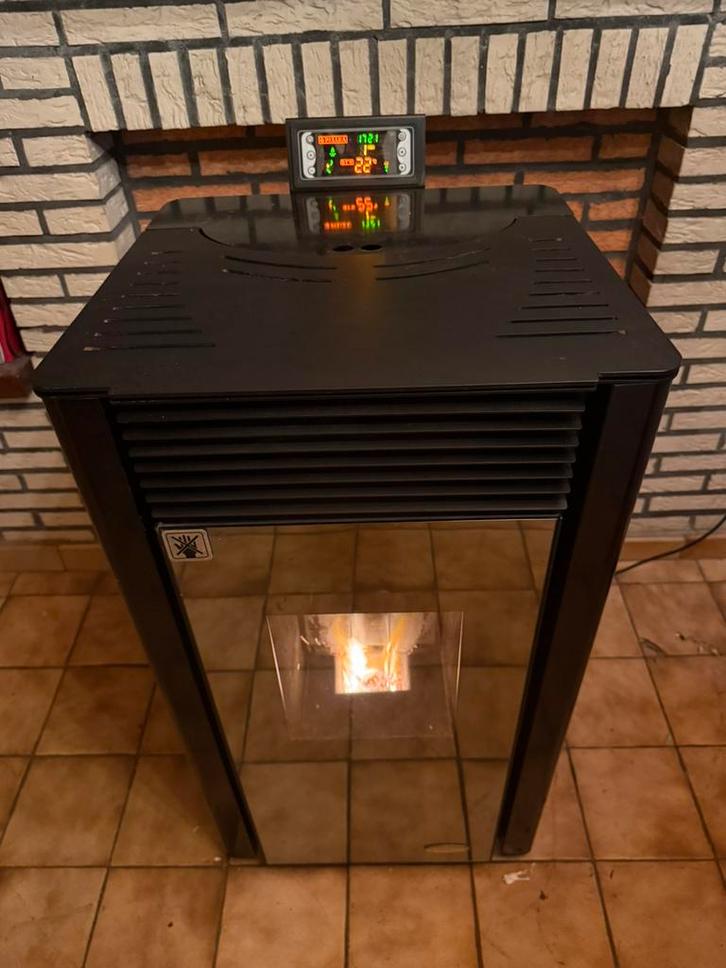 Pellka PDK15 15kw pelletkachel, Huis en Inrichting, Kachels, Zo goed als nieuw, Vrijstaand, Pelletkachel, Hout, Ophalen