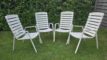 4 stevige tuinstoelen - goede staat - heel confortabel en st beschikbaar voor biedingen