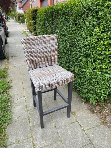 Barkrukken - hoge stoelen, 2 stuks  beschikbaar voor biedingen