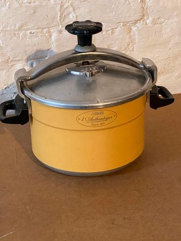 SEB snelkookpan van 8 liter met fluitje en mand beschikbaar voor biedingen