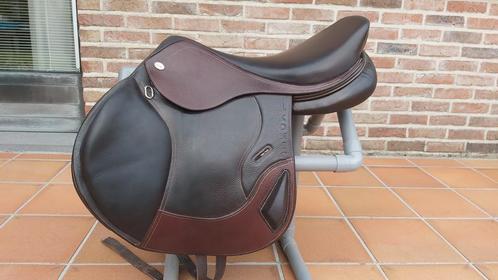 Springzadel merk Ikonic 18 inch, Dieren en Toebehoren, Paarden en Pony's | Zadels, Zo goed als nieuw, Ophalen of Verzenden