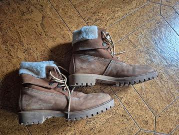 Landrover winterschoenen beschikbaar voor biedingen