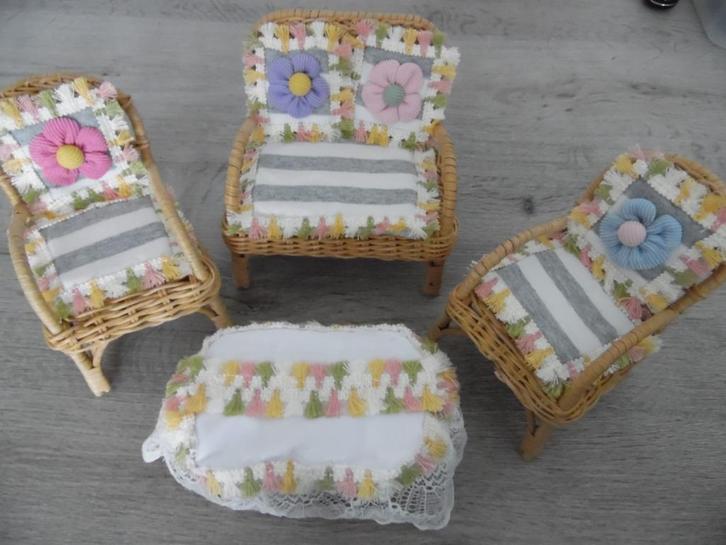 poppen meubelen, Kinderen en Baby's, Speelgoed | Poppenhuizen, Zo goed als nieuw, Accessoires, Ophalen of Verzenden